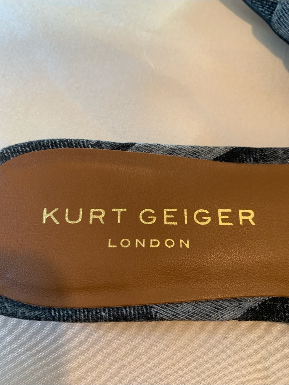 Kurt Geiger KENSING Quilted BLUE DENIM Open-Toe Slide Mules.
size 9 - Picture 8 of 8